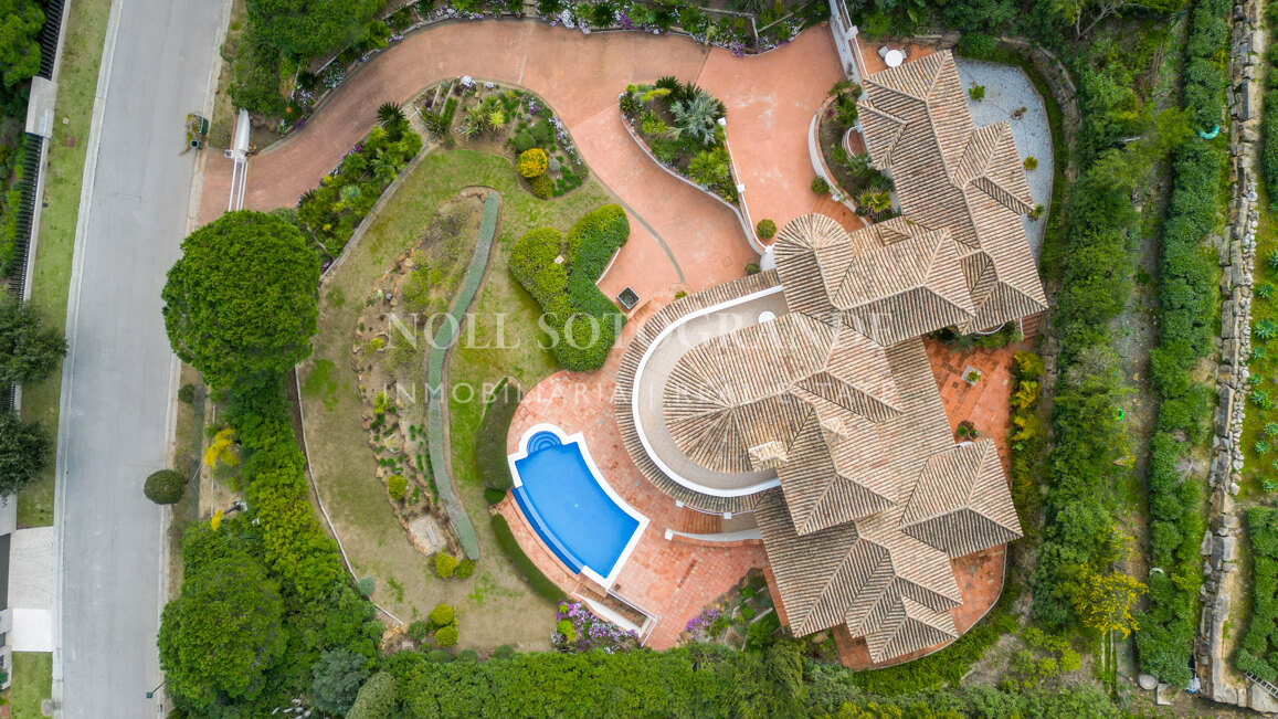 Charming Family Villa with Spectacular Panoramic Views – Sotogrande Alto