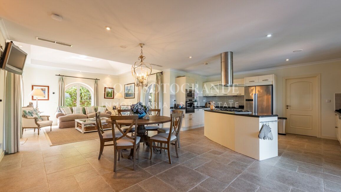 Charming Family Villa with Spectacular Panoramic Views – Sotogrande Alto