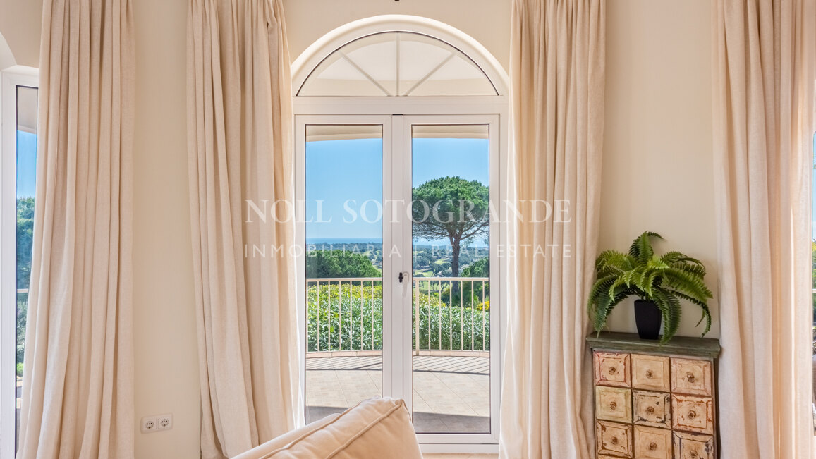 Charming Family Villa with Spectacular Panoramic Views – Sotogrande Alto