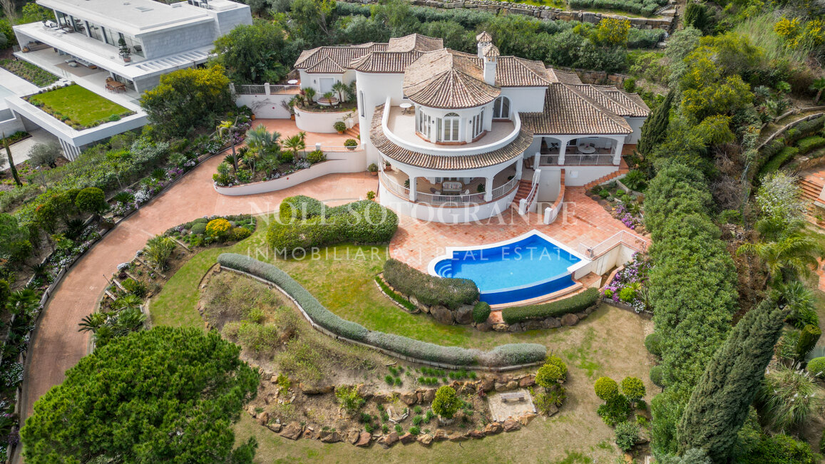 Charming Family Villa with Spectacular Panoramic Views – Sotogrande Alto