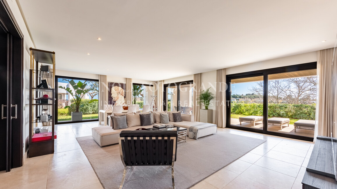 Exclusive ground floor apartment next to Royal Golf Club Valderrama