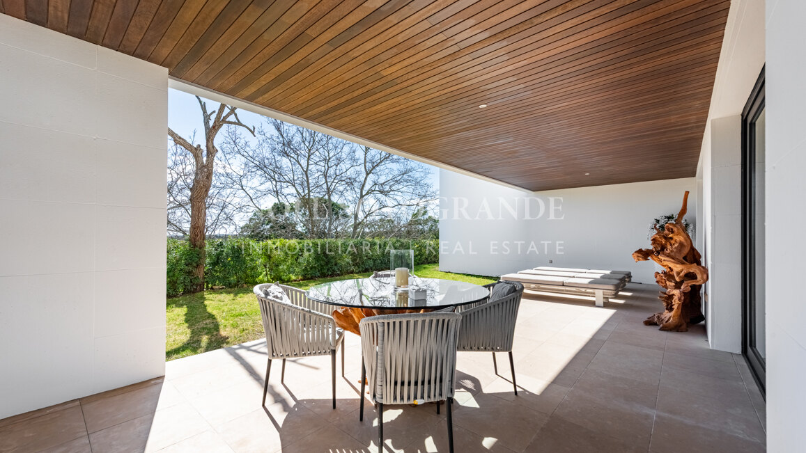 Exclusive ground floor apartment next to Royal Golf Club Valderrama