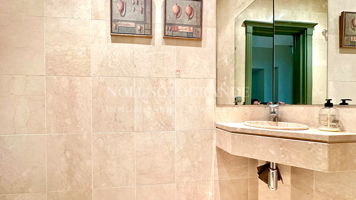 Ground-floor apartment with private pool in Ribera del Río, Sotogrande Marina