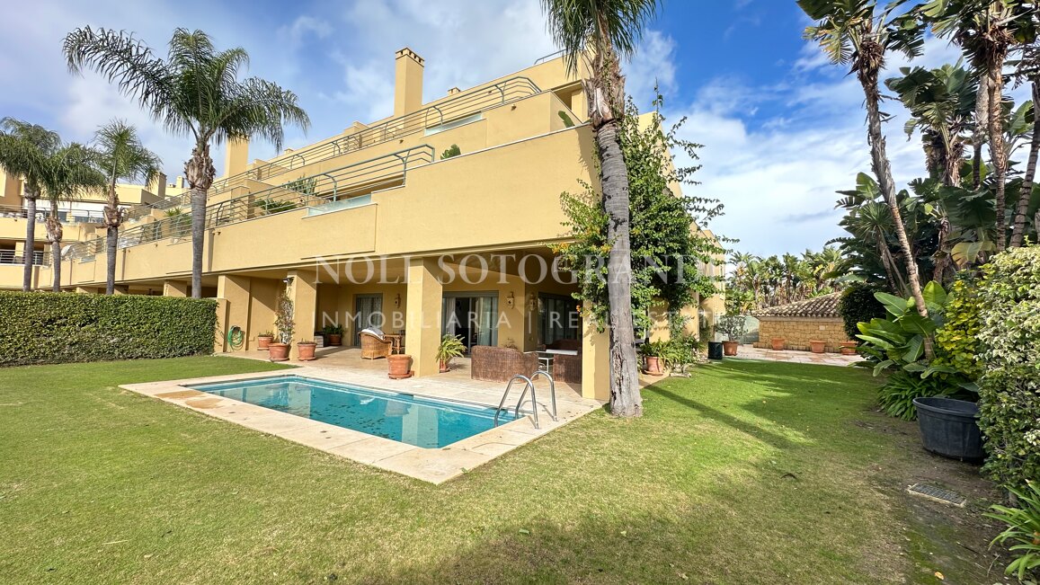 Ground-floor apartment with private pool in Ribera del Río, Sotogrande Marina