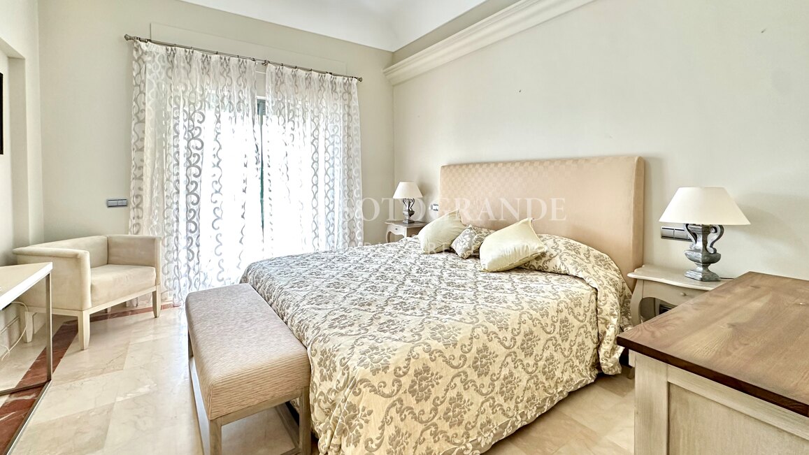 Ground-floor apartment with private pool in Ribera del Río, Sotogrande Marina