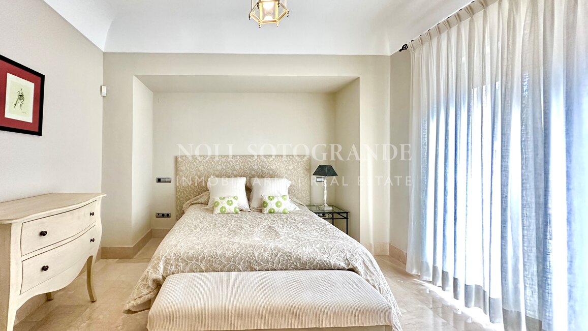 Ground-floor apartment with private pool in Ribera del Río, Sotogrande Marina