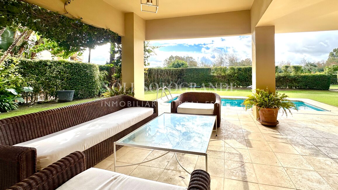 Ground-floor apartment with private pool in Ribera del Río, Sotogrande Marina