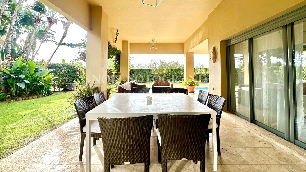 Ground-floor apartment with private pool in Ribera del Río, Sotogrande Marina