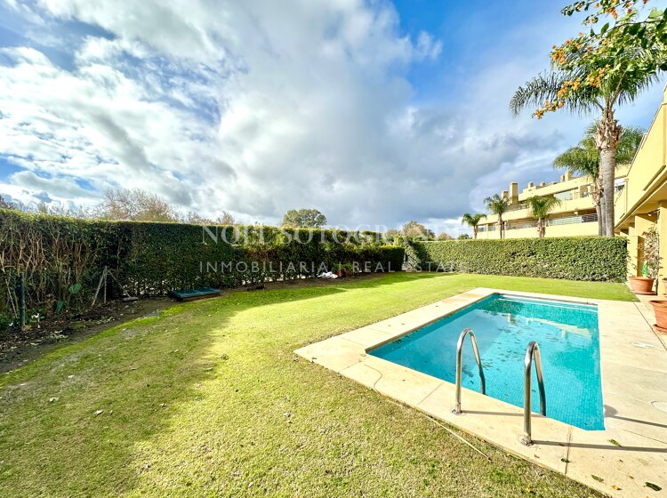 Ground-floor apartment with private pool in Ribera del Río, Sotogrande Marina