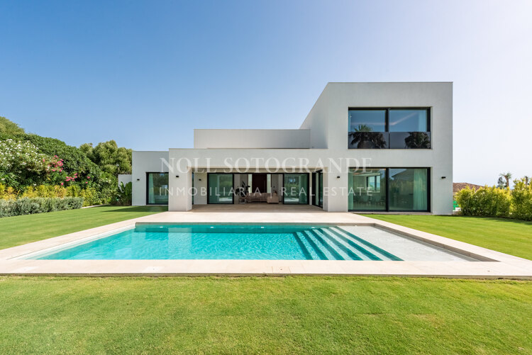 Nueva villa moderna en venta Zona F Sotogrande Alto
