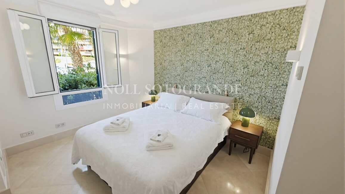 Ground-floor apartment with private pool in Sotogrande Marina