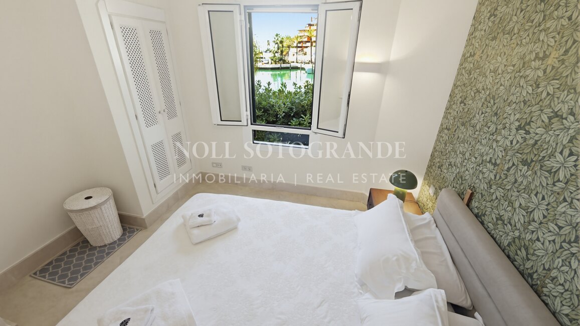 Ground-floor apartment with private pool in Sotogrande Marina