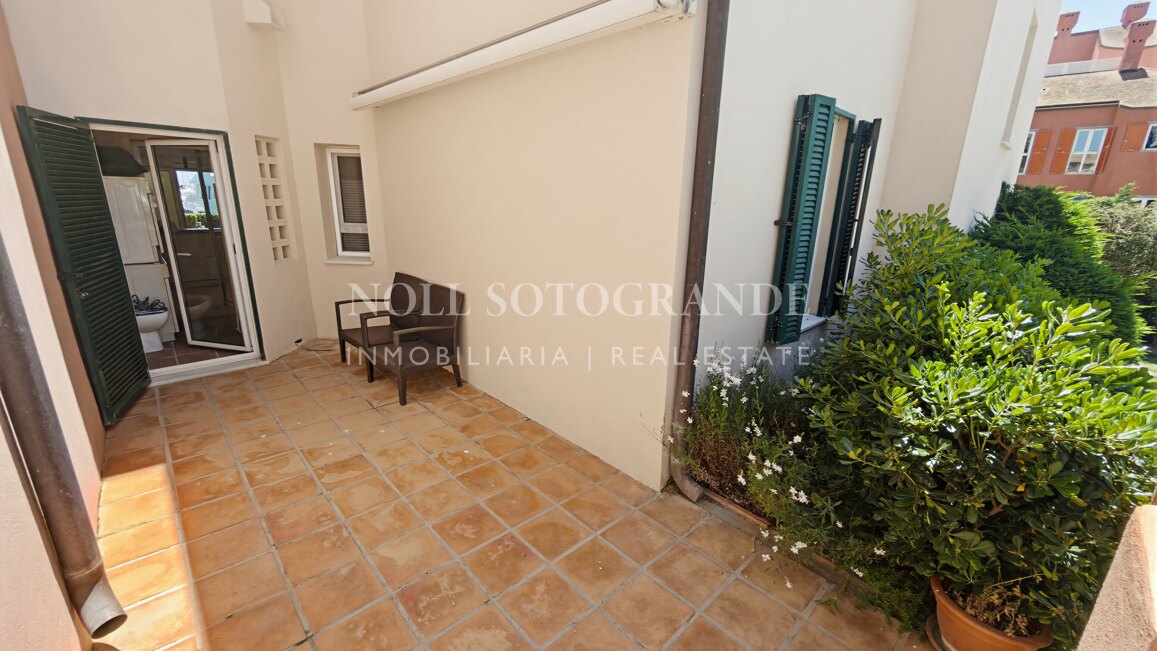 Ground-floor apartment with private pool in Sotogrande Marina