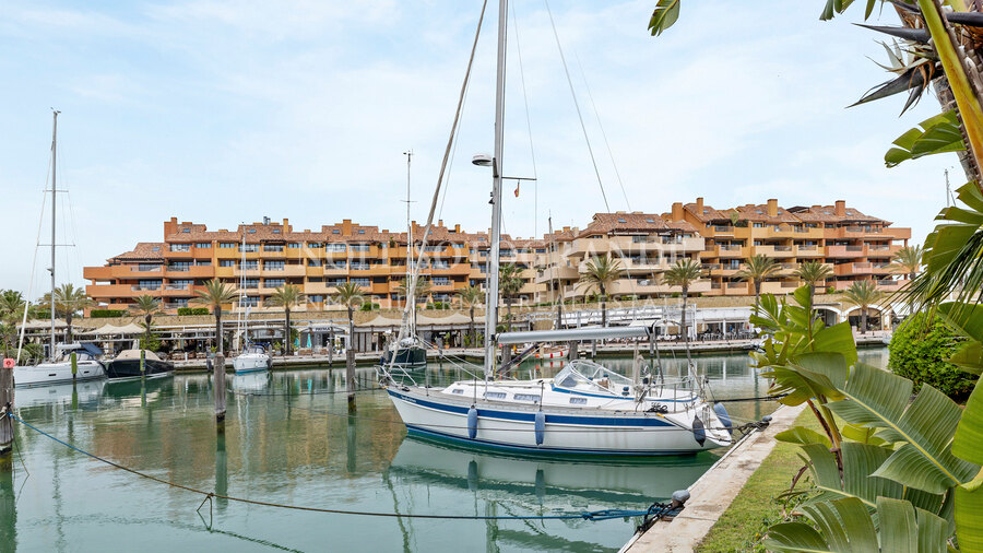 Luxury apartment in Ribera del Marlin, Sotogrande Marina
