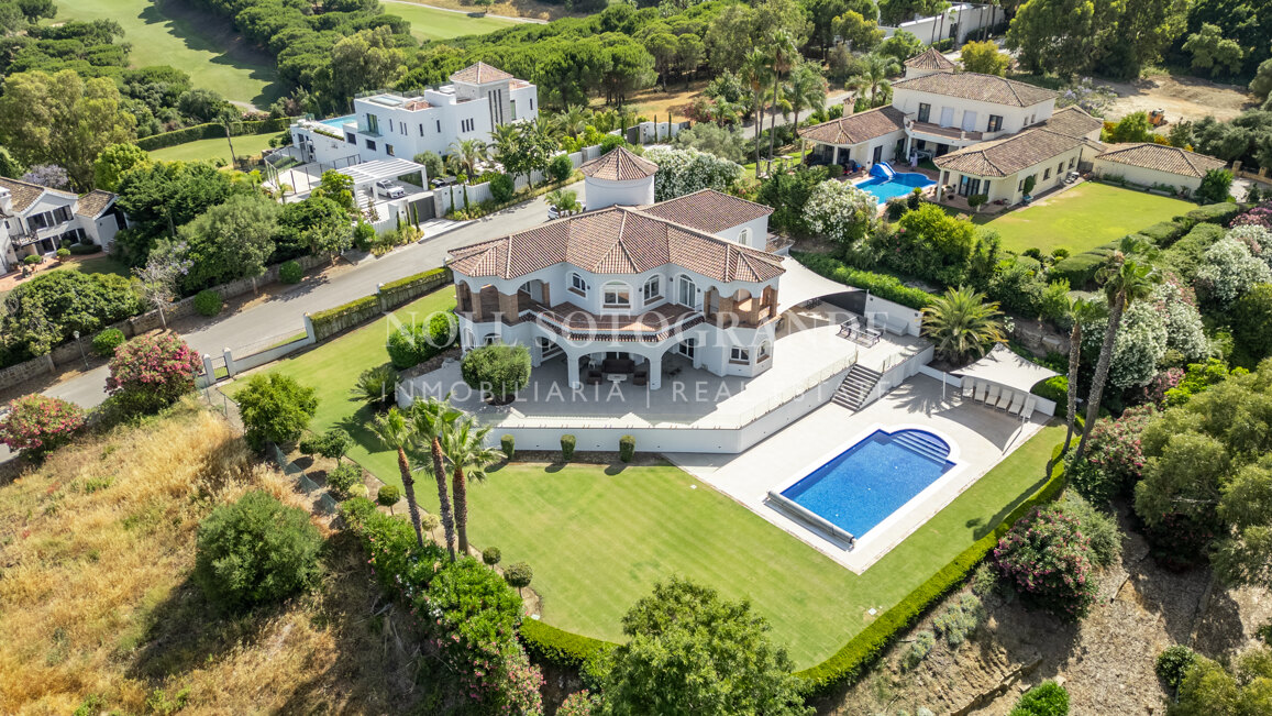 Very private family home for sale in Sotogrande Alto