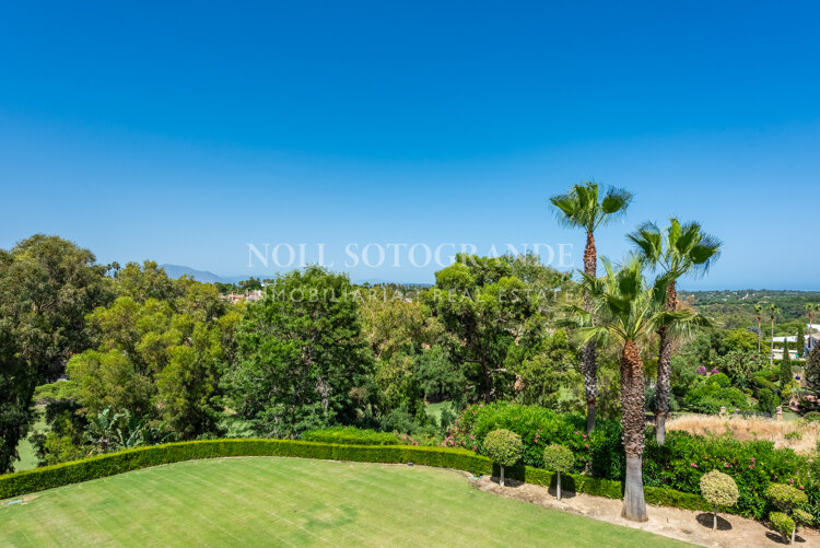 Very private family home for sale in Sotogrande Alto
