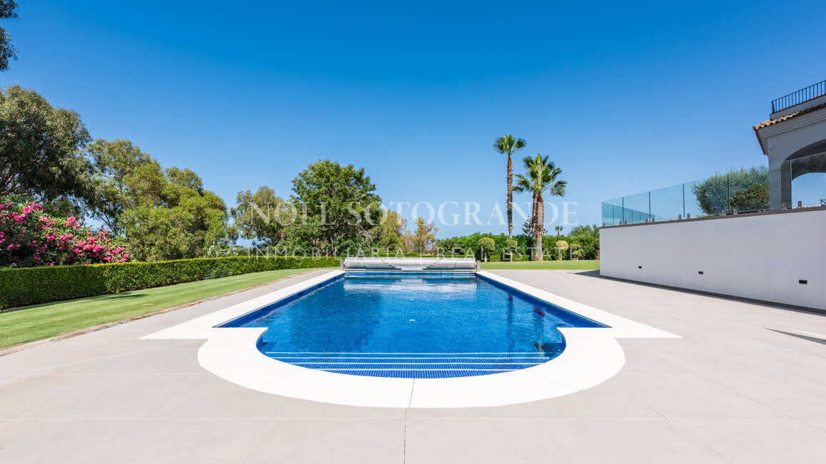 Very private family home for sale in Sotogrande Alto