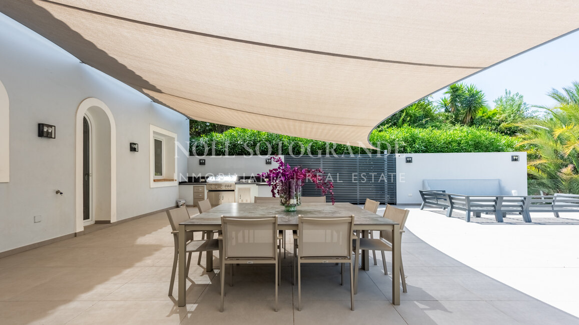 Very private family home for sale in Sotogrande Alto