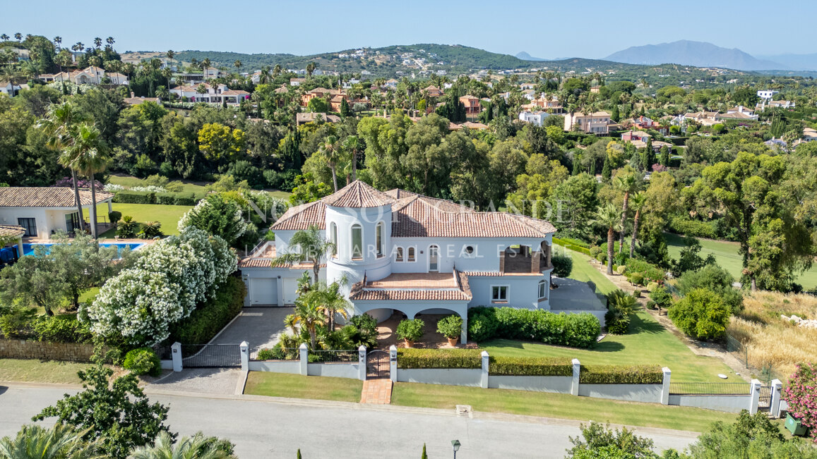 Very private family home for sale in Sotogrande Alto