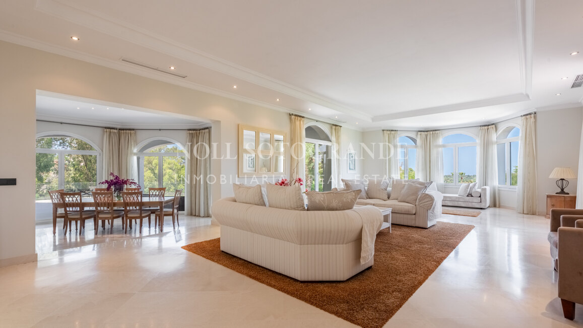Very private family home for sale in Sotogrande Alto