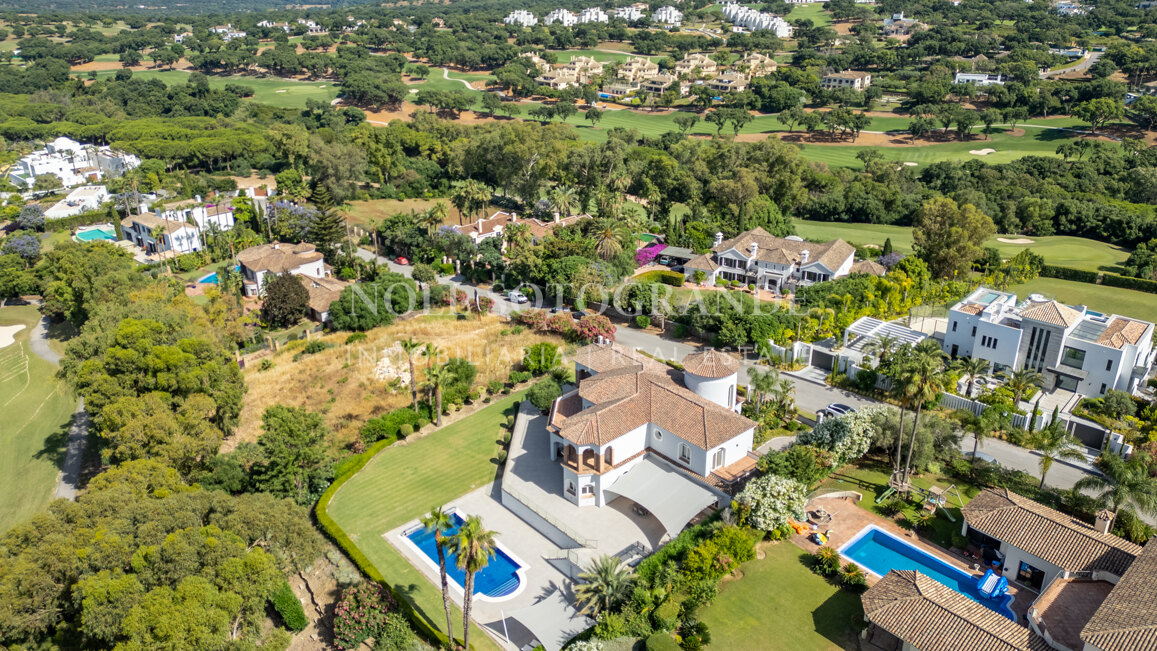 Very private family home for sale in Sotogrande Alto