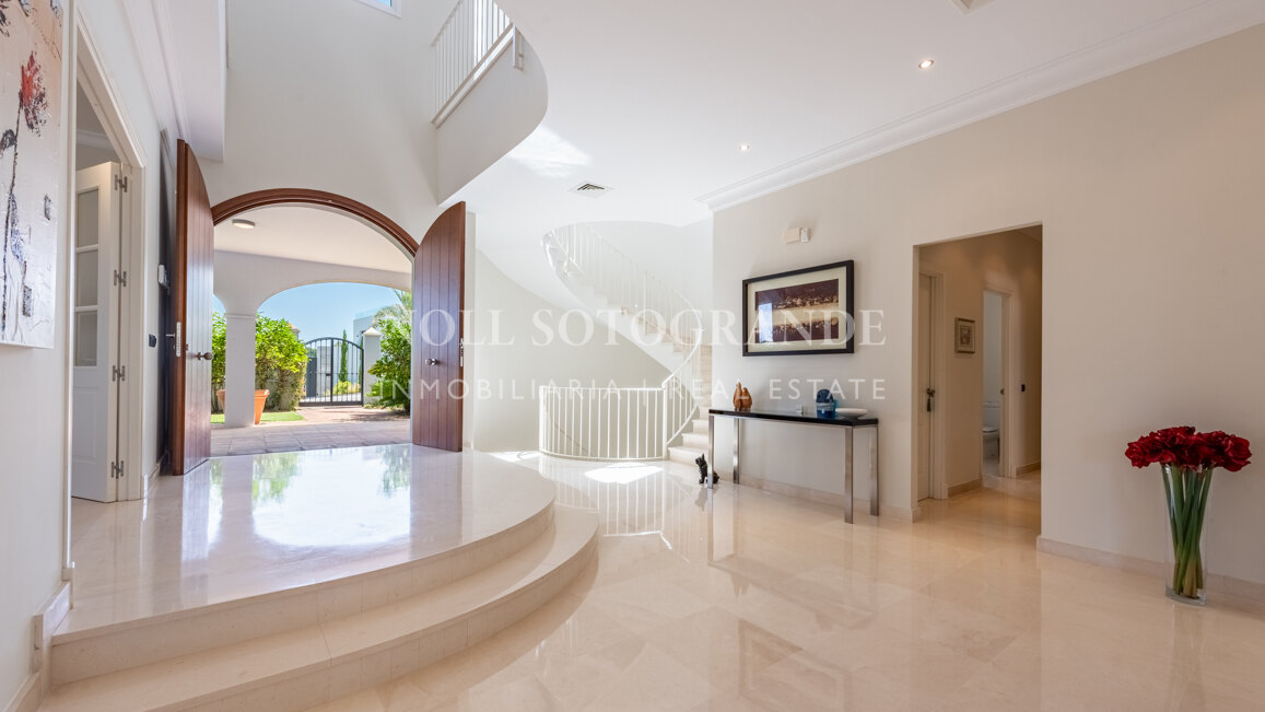 Very private family home for sale in Sotogrande Alto
