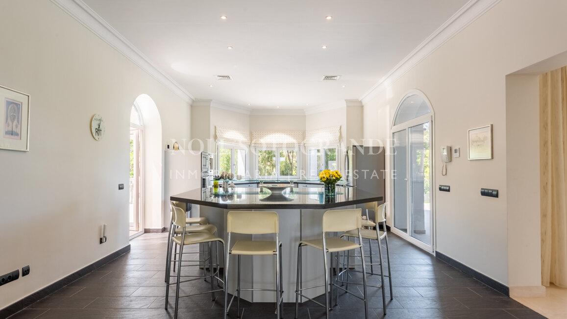 Very private family home for sale in Sotogrande Alto