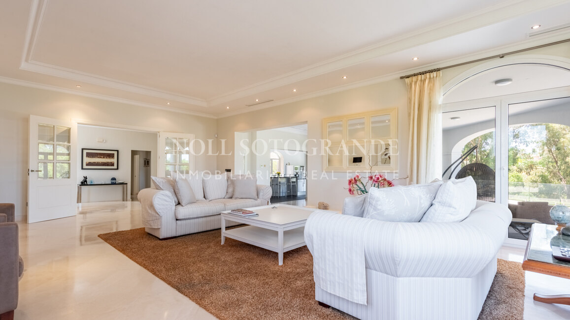 Very private family home for sale in Sotogrande Alto