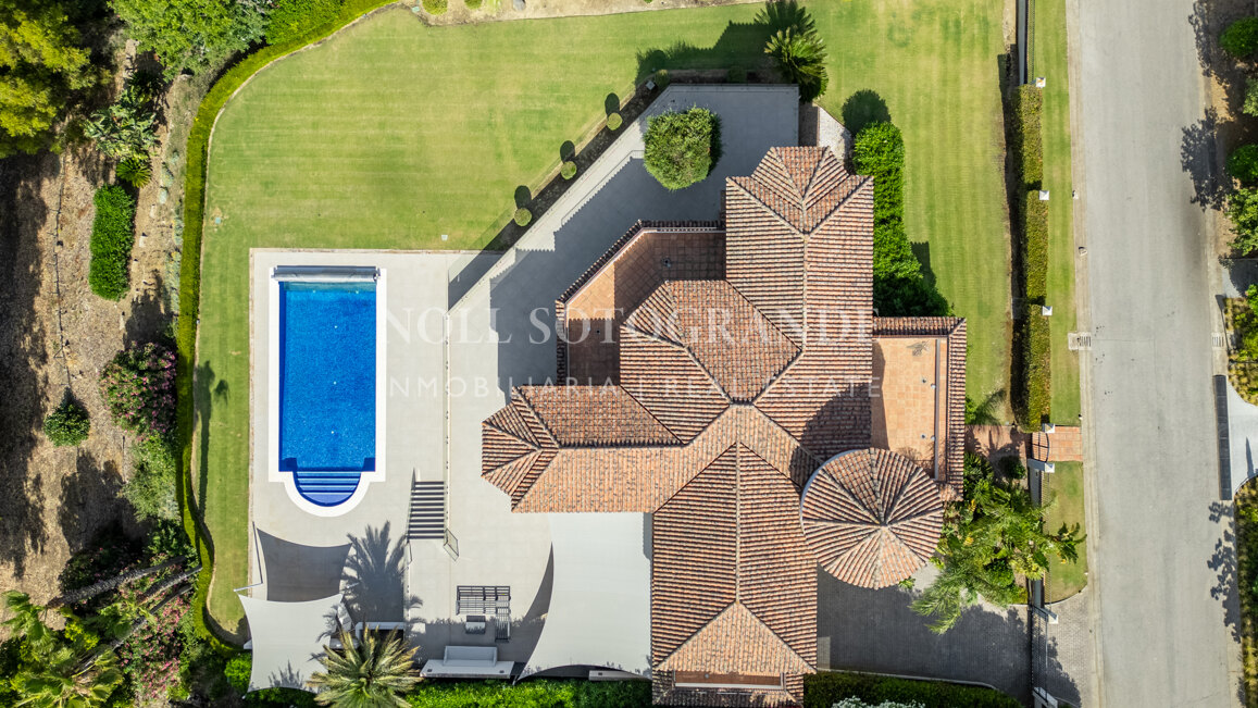 Very private family home for sale in Sotogrande Alto