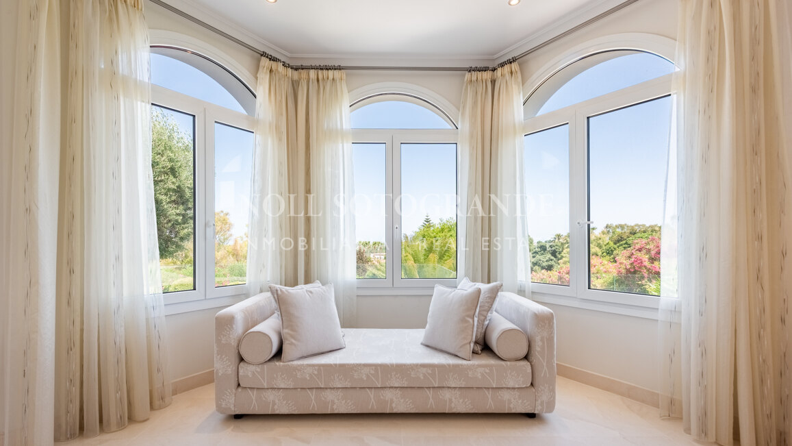Very private family home for sale in Sotogrande Alto