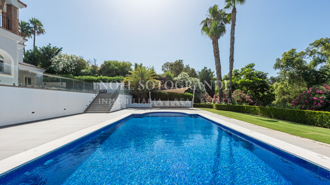 Very private family home for sale in Sotogrande Alto