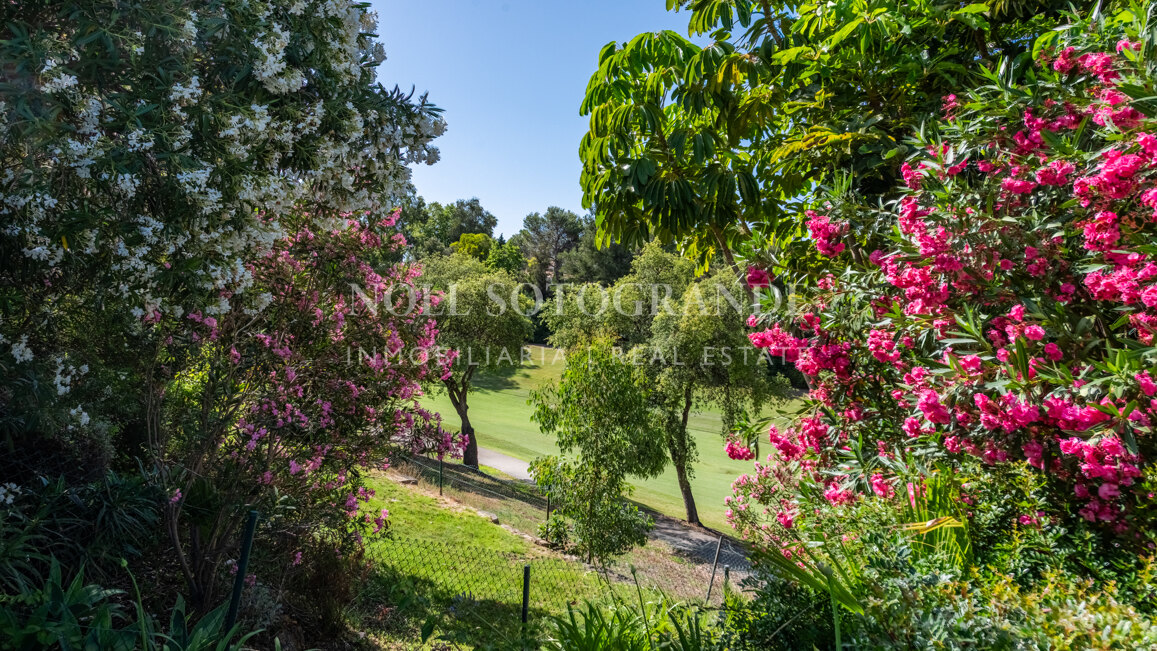 Very private family home for sale in Sotogrande Alto