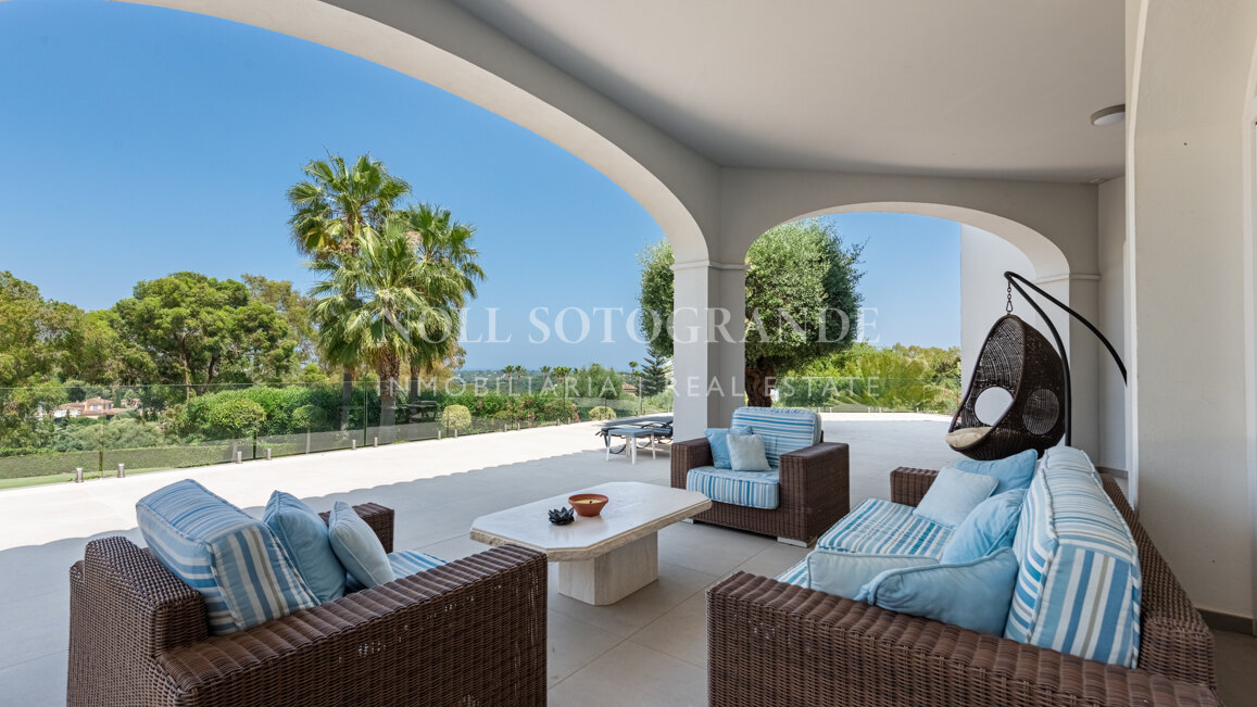 Very private family home for sale in Sotogrande Alto