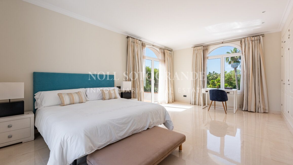 Very private family home for sale in Sotogrande Alto