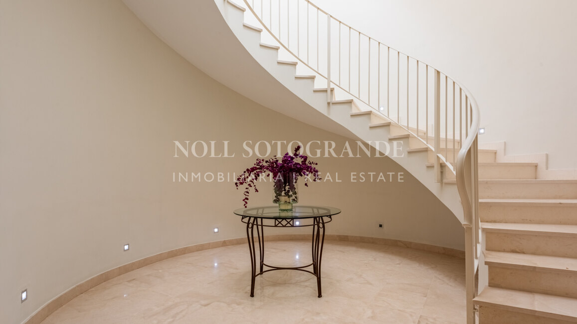 Very private family home for sale in Sotogrande Alto