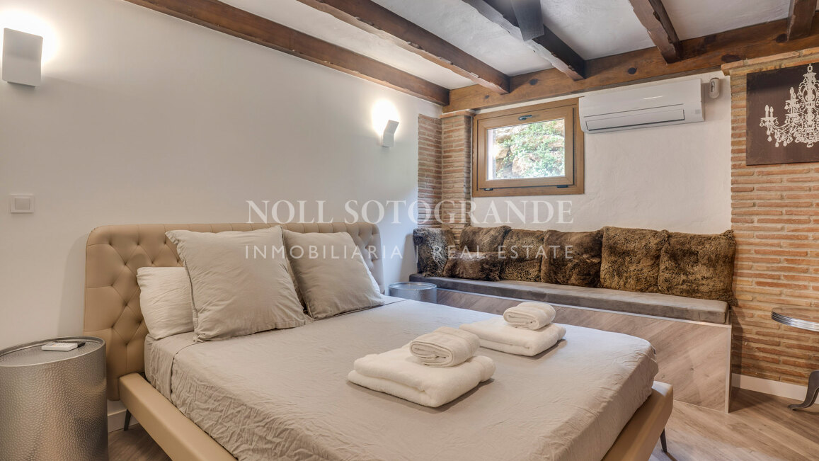 Luxusvilla in Alcaidesa mit Pool und Meerblick