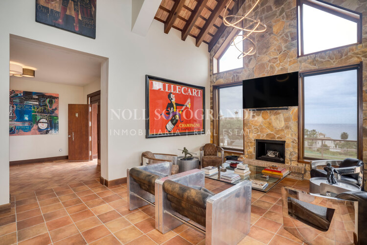Luxusvilla in Alcaidesa mit Pool und Meerblick