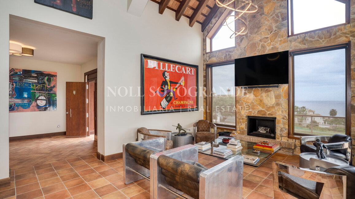 Luxusvilla in Alcaidesa mit Pool und Meerblick