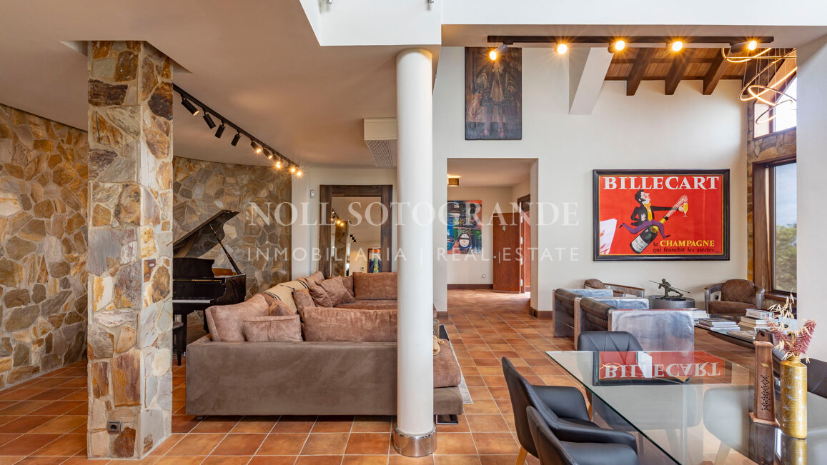 Luxusvilla in Alcaidesa mit Pool und Meerblick