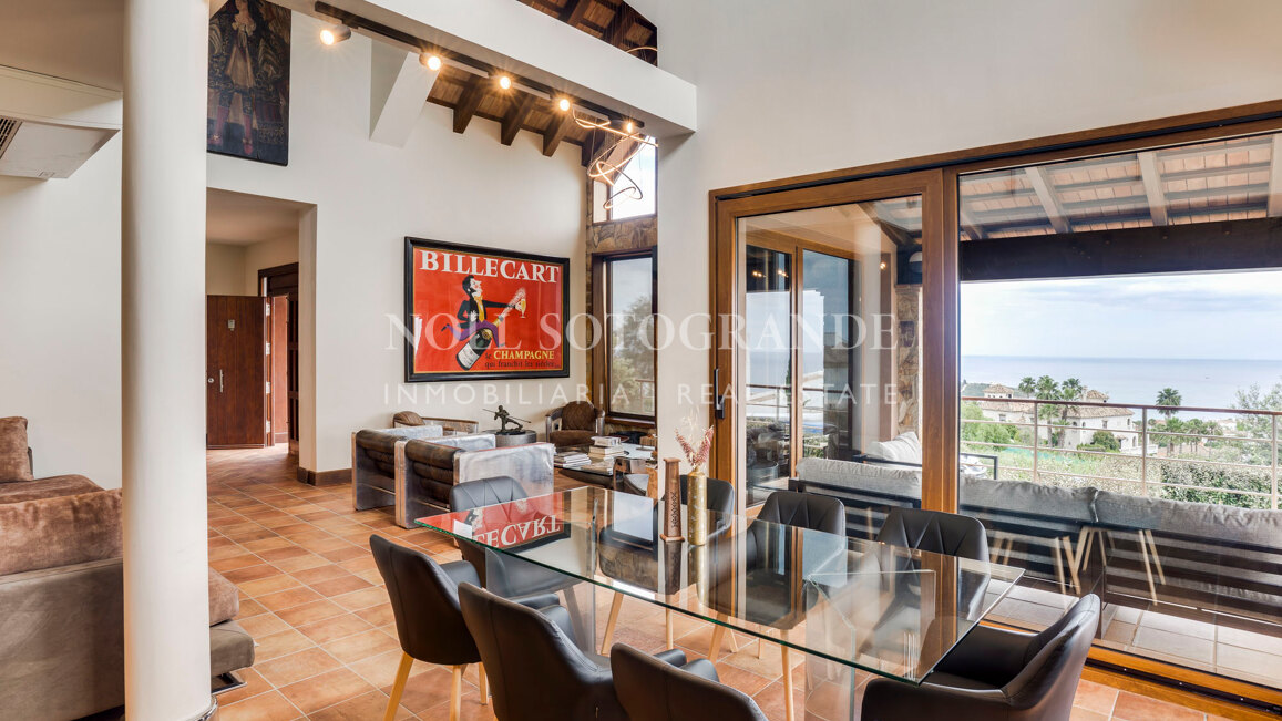 Luxusvilla in Alcaidesa mit Pool und Meerblick