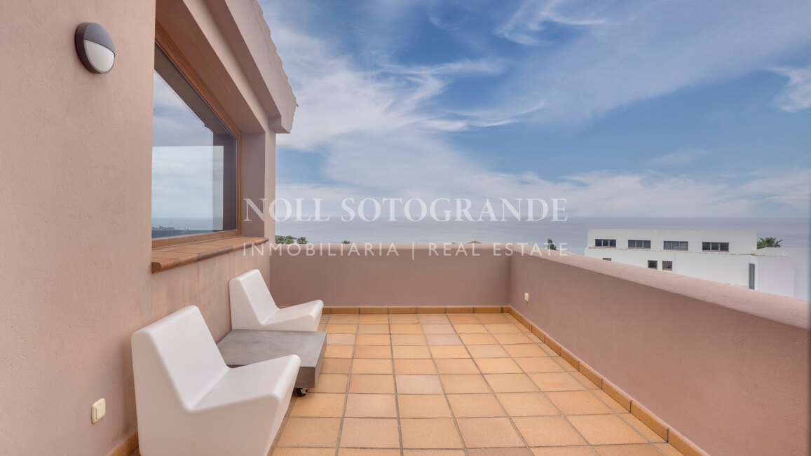 Luxusvilla in Alcaidesa mit Pool und Meerblick