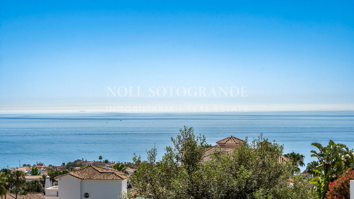 Luxusvilla in Alcaidesa mit Pool und Meerblick