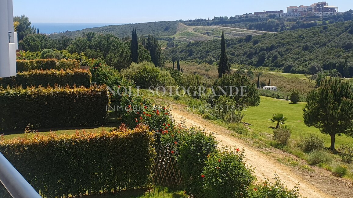 Apartamento en Casares Costa Golf junto a Finca Cortesín