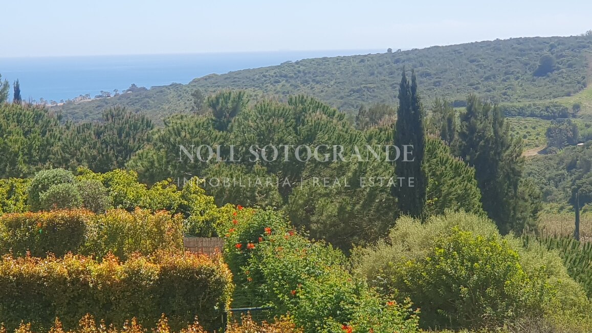 Apartamento en Casares Costa Golf junto a Finca Cortesín