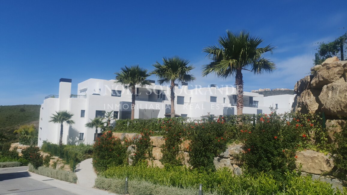 Apartamento en Casares Costa Golf junto a Finca Cortesín