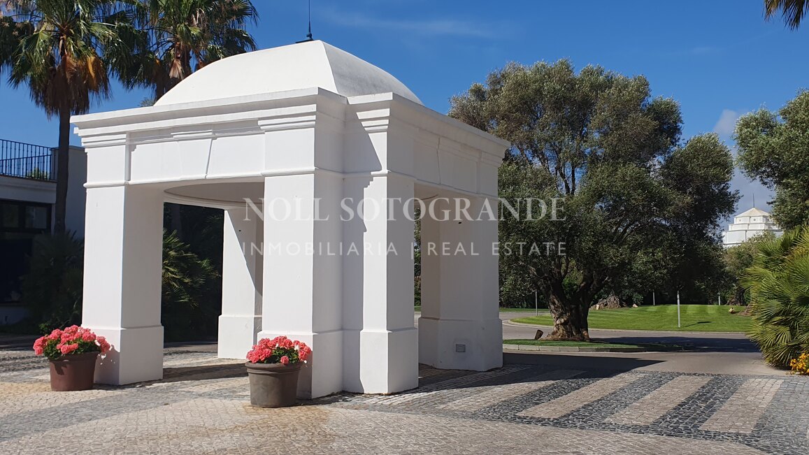 Apartamento en Casares Costa Golf junto a Finca Cortesín