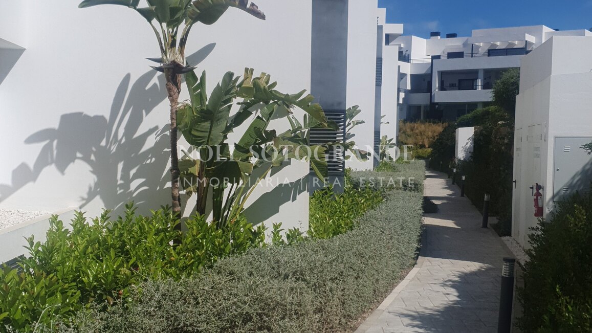 Apartamento en Casares Costa Golf junto a Finca Cortesín
