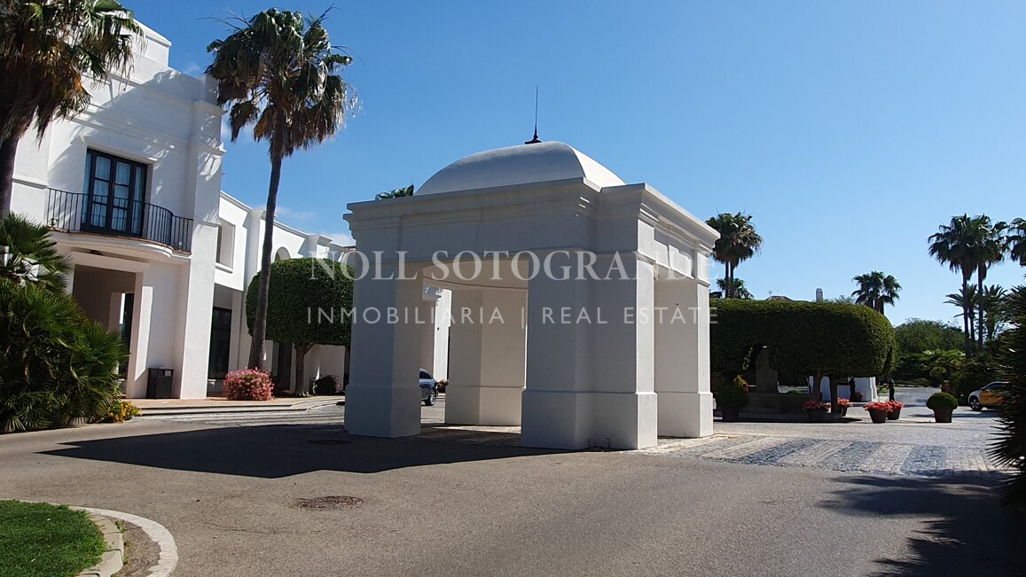 Apartamento en Casares Costa Golf junto a Finca Cortesín