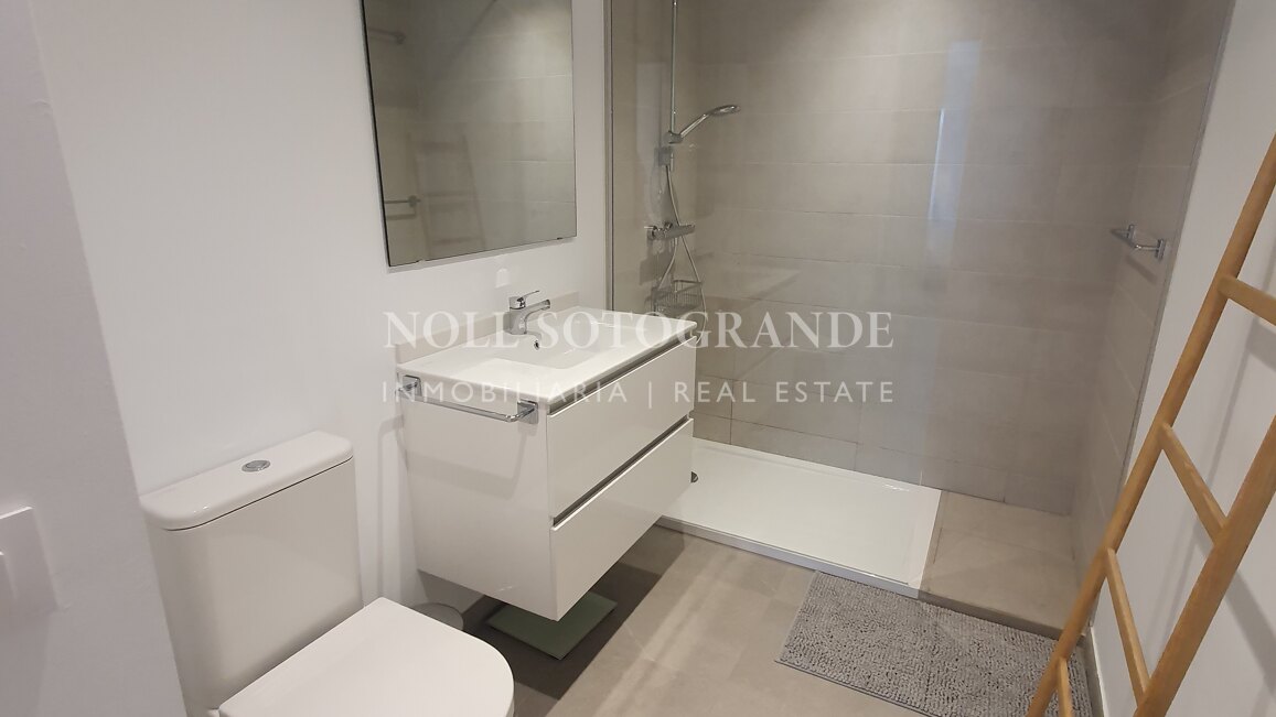 Apartamento en Casares Costa Golf junto a Finca Cortesín