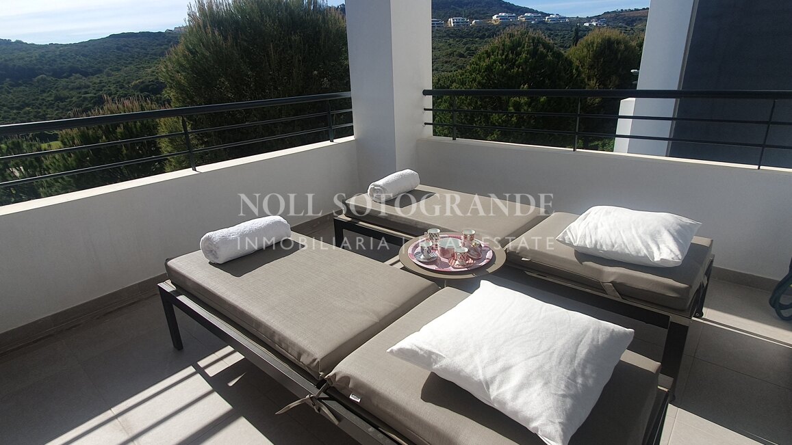 Apartamento en Casares Costa Golf junto a Finca Cortesín